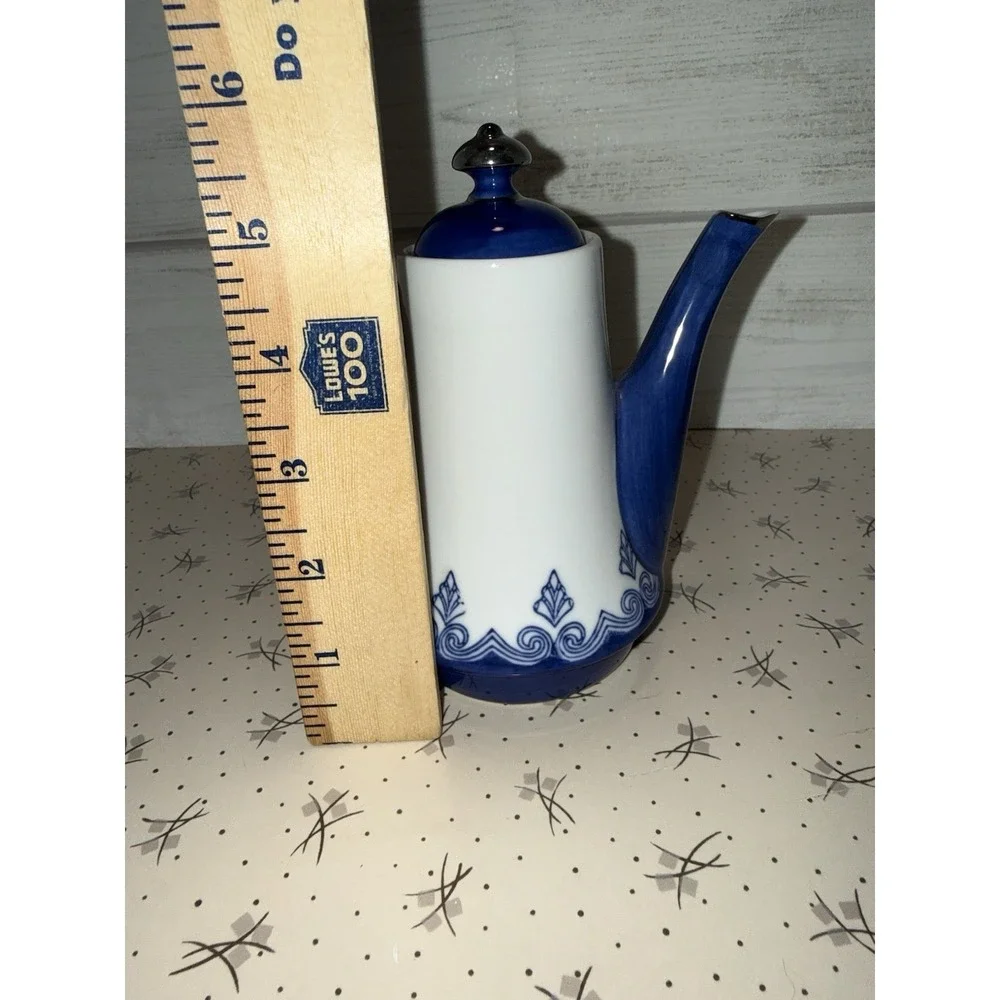 Bombay China Cobalt/ White Porcelain Arabesque Pattern Gold Trim Teapot 1.5 Cups